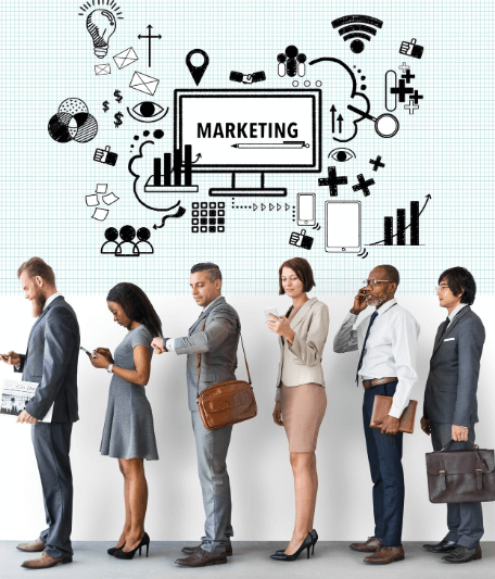 Groupe d'entrepreneurs hommes femmes connectés